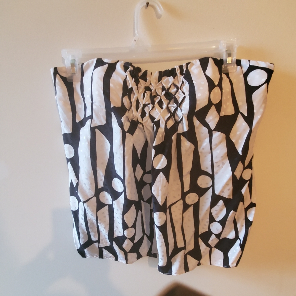 Strapless White House Black Mk 12 top